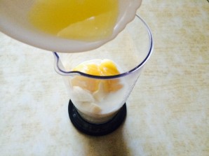 Банановый смузи с молоком - фото шаг 5