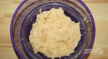 Драники картофельные с сыром - фото шаг 1