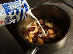 Говядина с картошкой на сковороде   - фото шаг 4
