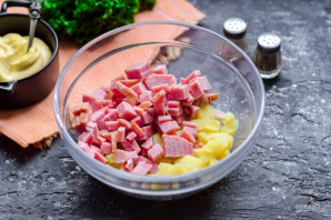 Салат с ветчиной, сыром и солеными огурцами - фото шаг 3
