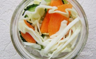 Салат из капусты и огурцов на зиму - фото шаг 6