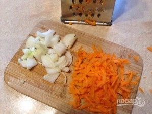 Рецепт тушеной свежей капусты (с курицей) - фото шаг 2