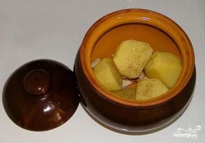 Картофель, запеченный с салом в горшочках - фото шаг 2