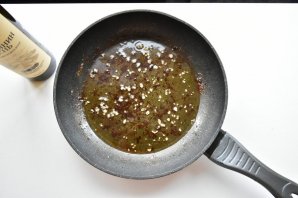 Куриные бедра в соусе - фото шаг 5