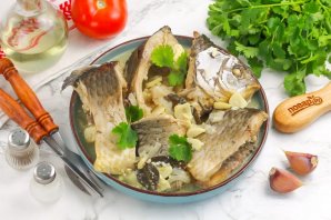 Тушеный карась