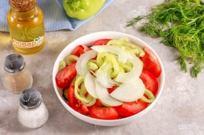 Овощной салат с икрой минтая - фото шаг 5