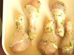 Куриные ножки в духовке, запеченные с лимонным соком - фото шаг 4