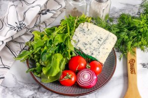 Салат с сыром "Дор блю" и рукколой - фото шаг 1