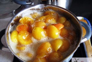 Варенье из абрикосов с косточками - фото шаг 4