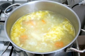Суп из щавеля с плавленым сыром и яйцами - фото шаг 5
