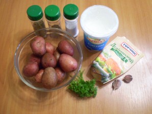 Картошка под чесночным соусом в духовке - фото шаг 1