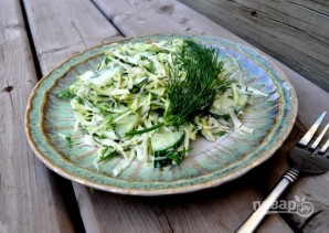 Салат со свежей капустой и огурцом - фото шаг 7
