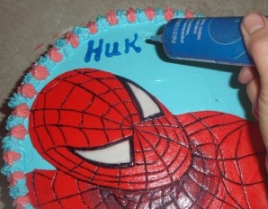Торт бисквитный "Человек-паук" - фото шаг 11