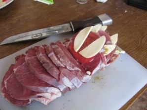 Мясо-гармошка в духовке - фото шаг 5