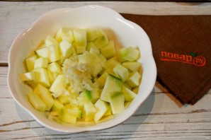 Салат из кабачков на зиму с чесноком - фото шаг 2