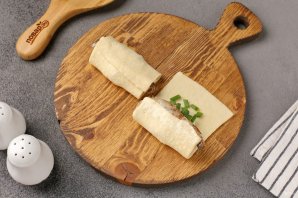 Закусочные слойки со шпротами, луком и яйцом - фото шаг 6