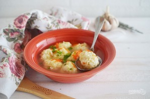 Куриный суп с рисово-сырными клецками - фото шаг 6