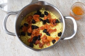 Постная пшенная каша с сухофруктами - фото шаг 8