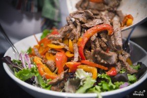 Салат с жареным мясом - фото шаг 11