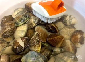 Лингвини с моллюсками - фото шаг 1