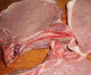 Свинина на кости в духовке - фото шаг 1