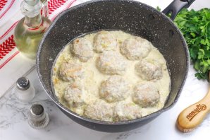 Ежики в сливочном соусе - фото шаг 8