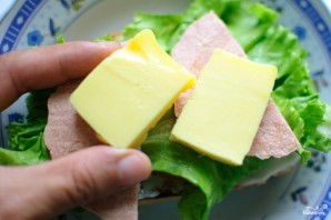Сэндвич с колбасой - фото шаг 6