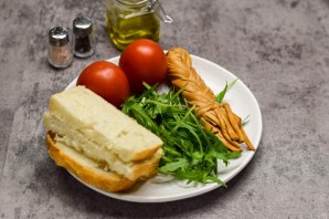Салат с сыром косичка и сухариками - фото шаг 1