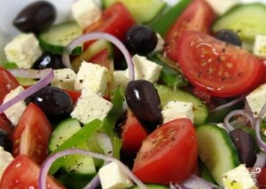 Греческий салат без перца - фото шаг 7