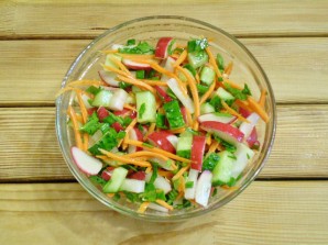 Салат из зелени и овощей - фото шаг 8