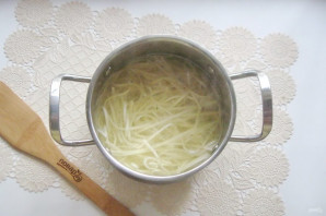 Суп с креветками и лапшой - фото шаг 5