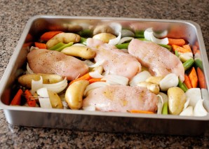 Курица с овощами под соусом - фото шаг 4