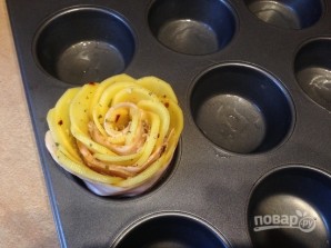Розы из картофеля с беконом - фото шаг 7