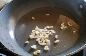 Паста с креветками в сливочно-чесночном соусе - фото шаг 2