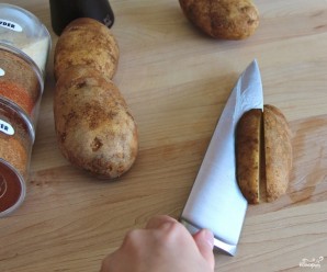 Запеченный картофель дольками - фото шаг 1