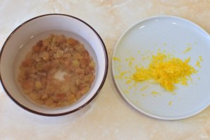 Творожный кекс с лимонами и изюмом - фото шаг 2