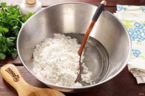 Тесто постное для чебуреков - фото шаг 3