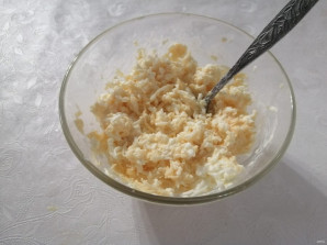 Закуска из колбасы с сыром, чесноком и майонезом "Махеевъ" - фото шаг 4