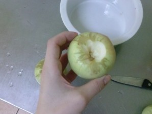 Запеченное яблоко с карамелью - фото шаг 2