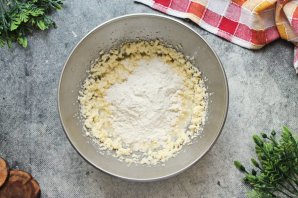 Клубничный пирог с пахтой - фото шаг 8
