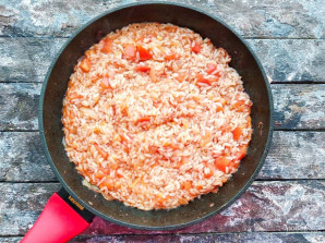 Рис с чесноком и помидорами - фото шаг 10