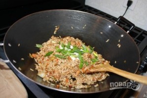 Жареный рис с креветками и овощами - фото шаг 5