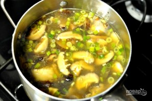 Яичный суп с грибами - фото шаг 3