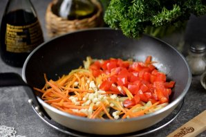 Фунчоза с креветками и овощами - фото шаг 4