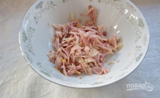 Салат с куриной копченой грудкой простой - фото шаг 3