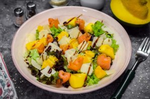 Салат с семгой и манго - фото шаг 7