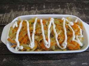 Минтай в духовке с морковью, луком и майонезом  - фото шаг 5