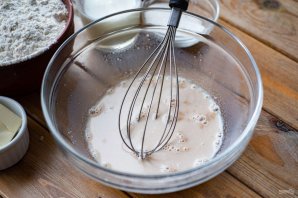 Сладкие булочки из дрожжевого теста на кефире и молоке - фото шаг 3