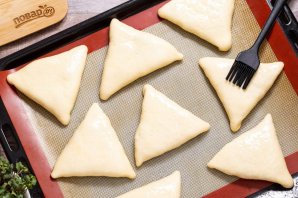 Пирожки с солеными грибами - фото шаг 13