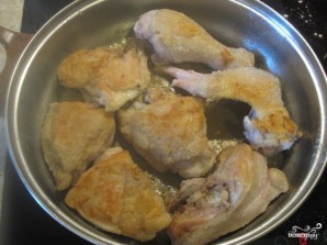 Курица, тушенная с луком - фото шаг 2